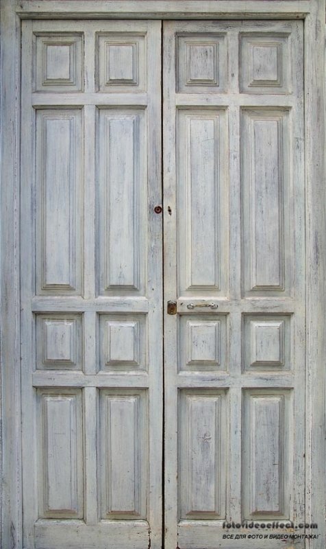 Старая серая деревянная дверь