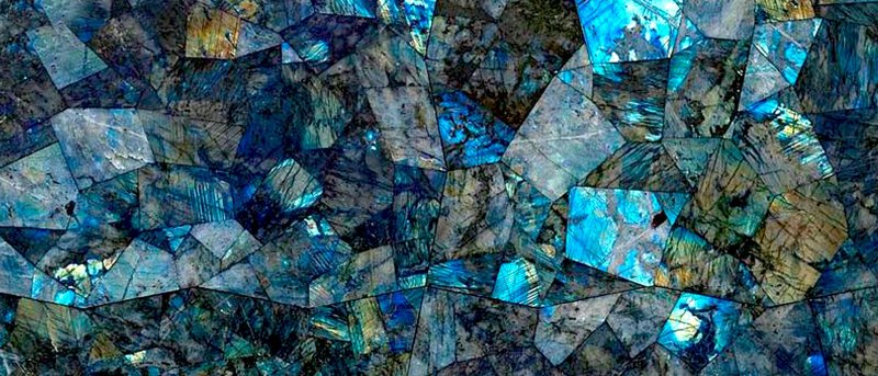 Камень лабрадорит срез