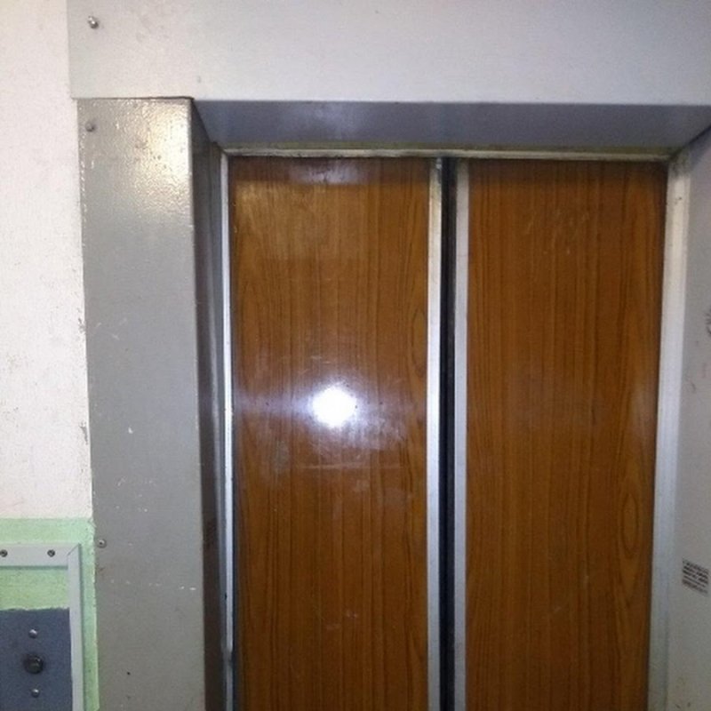 Лифт КМЗ старый кабина