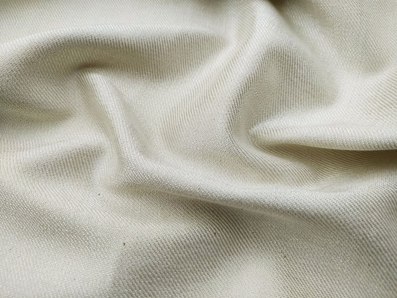 Белая джинса ткань