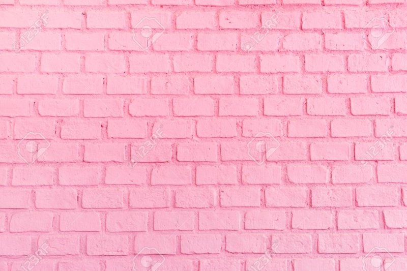 Розовая кирпичная стена