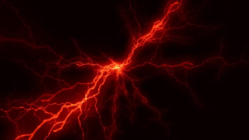 Молния на черном фоне