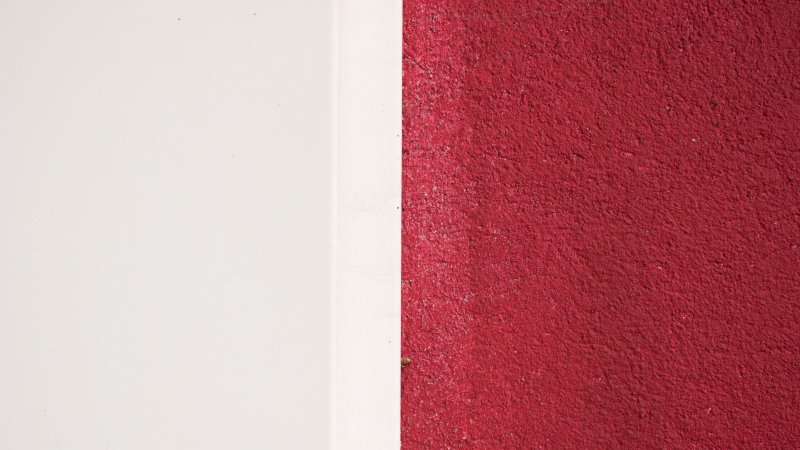 Красная краска для стен