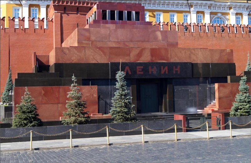 Мавзолей в.и Ленина на красной площади в Москве