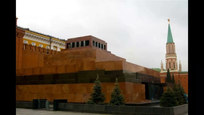 Мавзолей в.и Ленина на красной площади в Москве