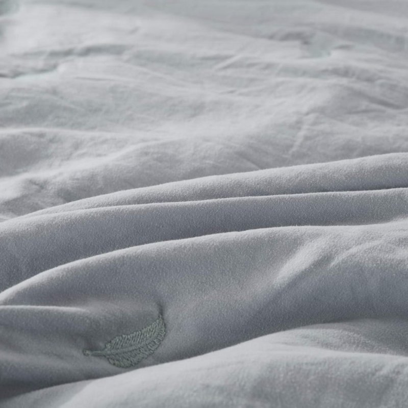 Одеяло серое