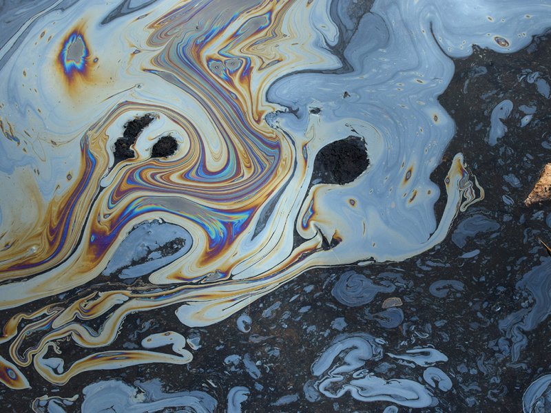 Разводы нефти