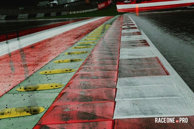 Гоночные бордюры