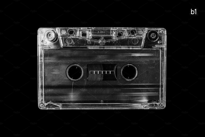 Аудиокассета на черном фоне