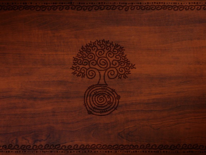 Коричневое дерево