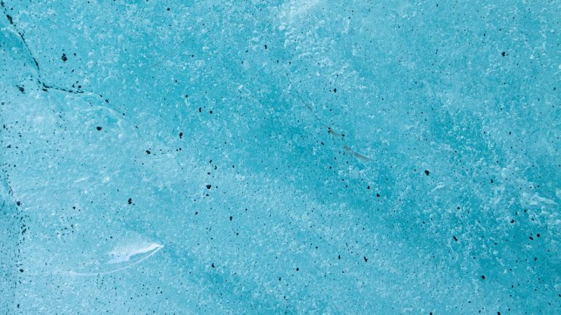 Голубая бетонная стена