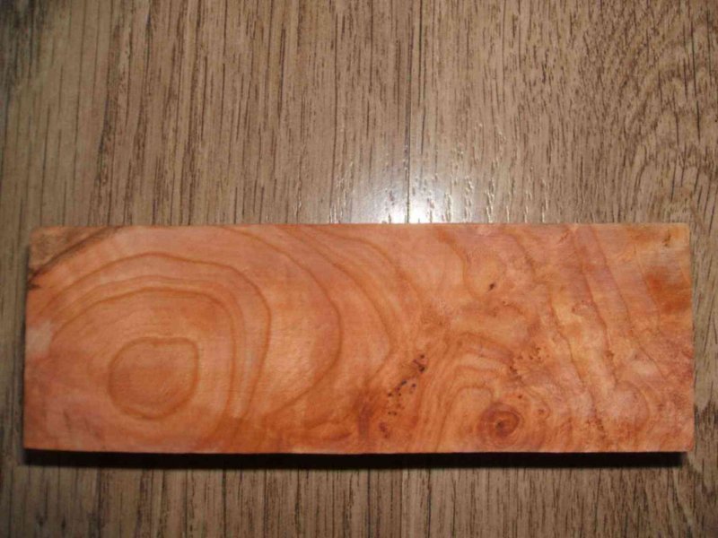 Древесина абрикоса брусок