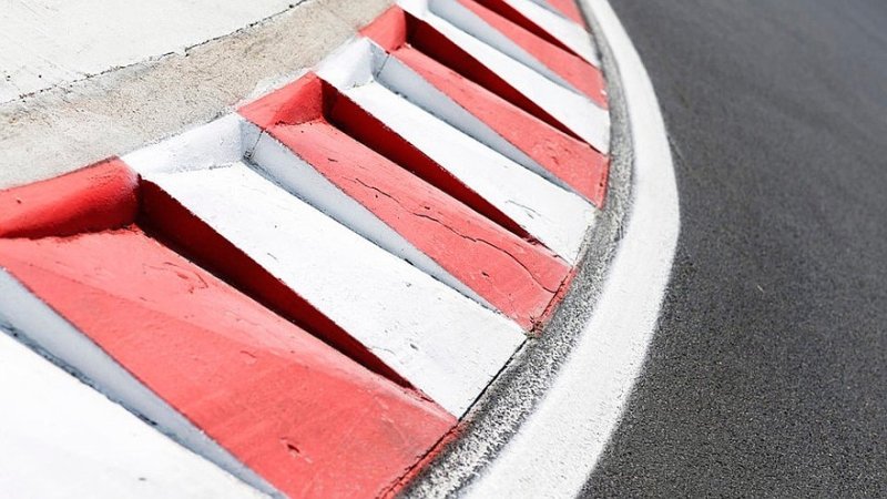 Гоночный поребрик