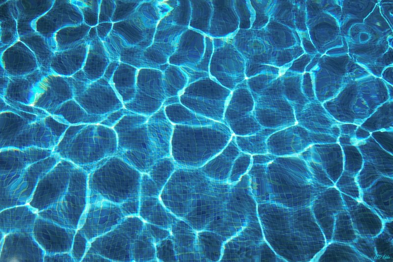 Вода в бассейне текстура