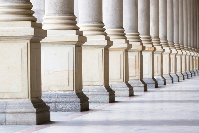 Травертин колонна Капитель