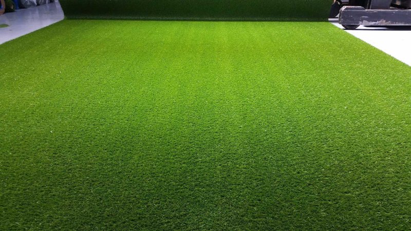 Зеленый газон искусственный