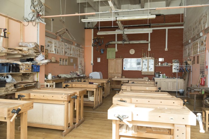 Столярная мастерская в школе