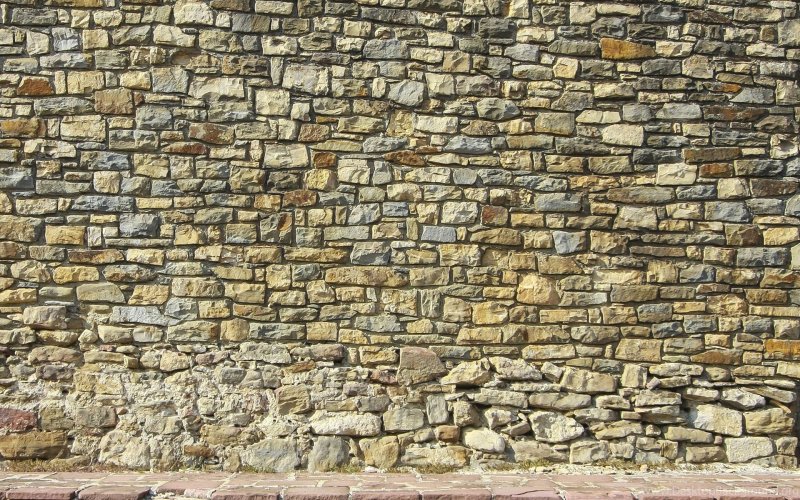 Каменная стена замка