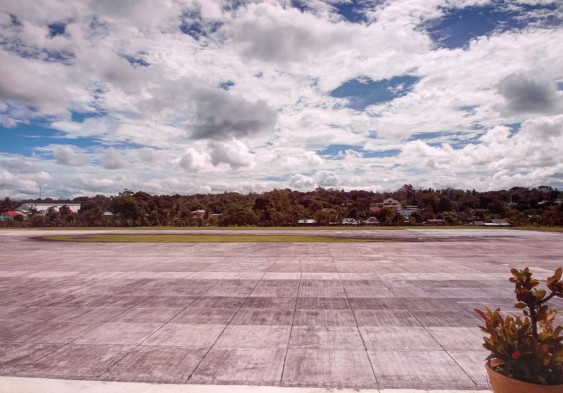 Взлетная полоса сбоку