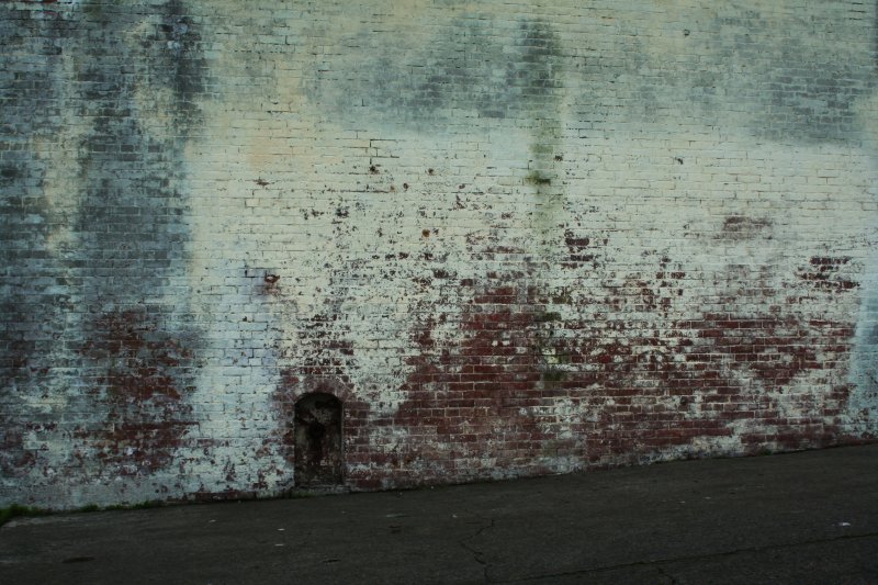 Стена заброшенного здания
