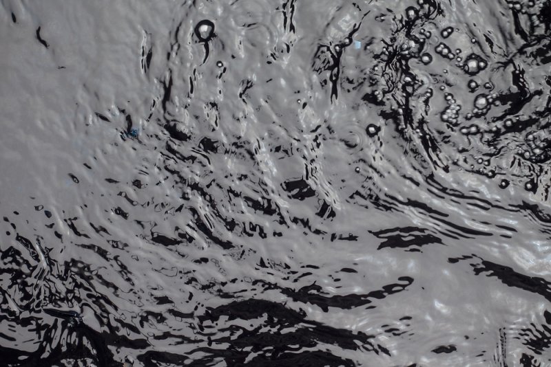 Разводы на воде