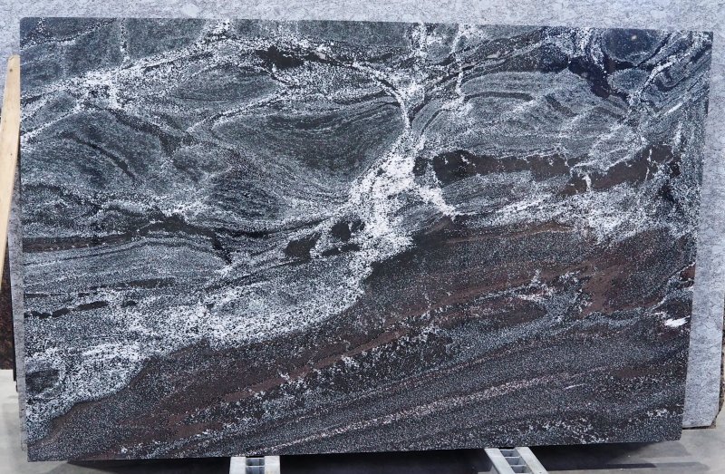 Гранатовый амфиболит слэбы