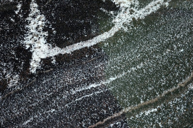 Нигрозеро гранатовый амфиболит