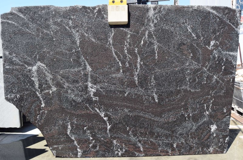 Гранатовый амфиболит гранит