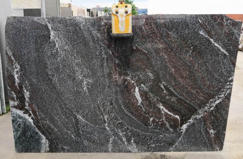 Гранатовый амфиболит гранит