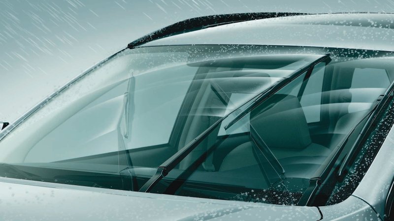 Переднее стекло автомобиля