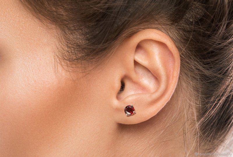 Женское ухо