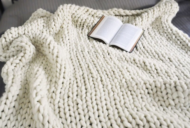 Вязаный плед крупной вязки