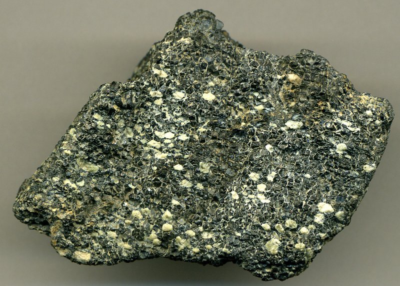 Оливин в хромите