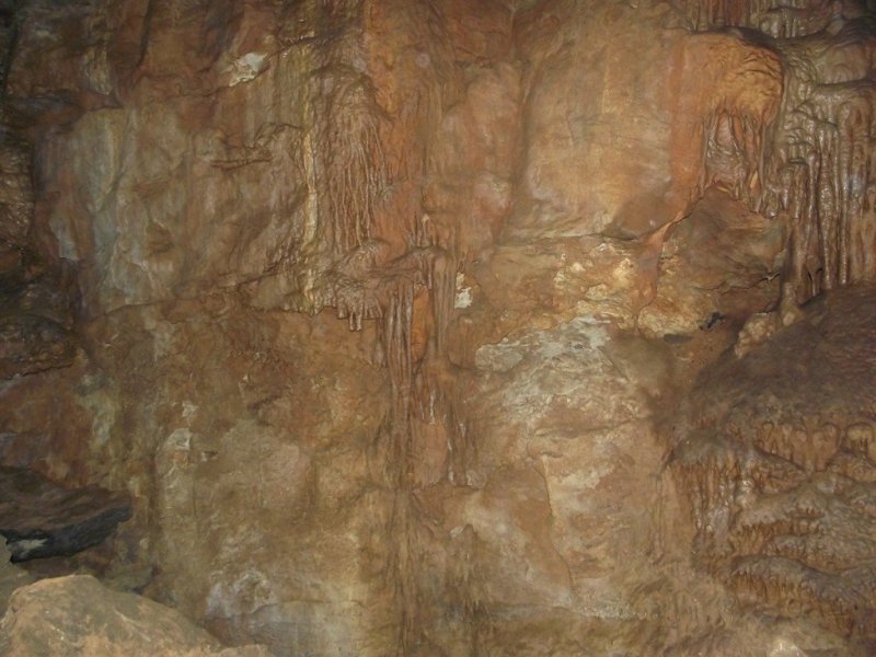 Стена пещеры