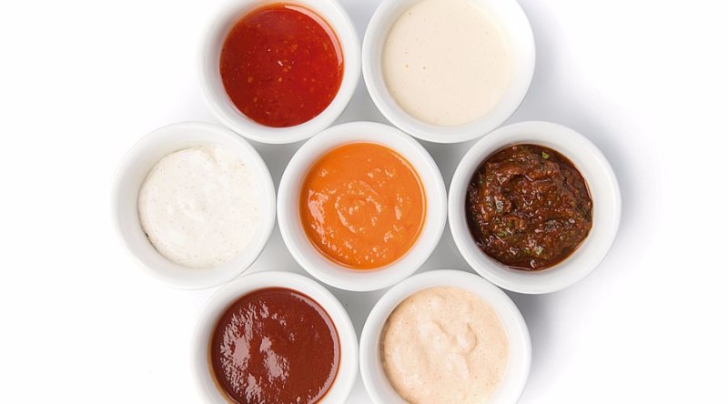 Соусы на белом фоне