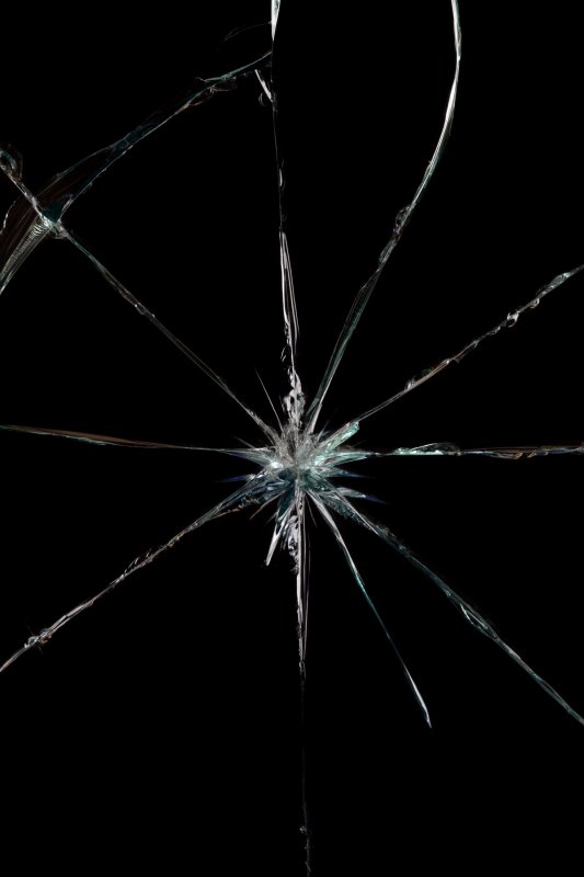 Треснутое стекло