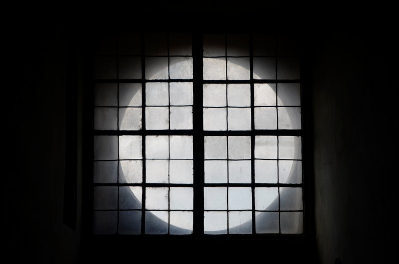 Тень от окна