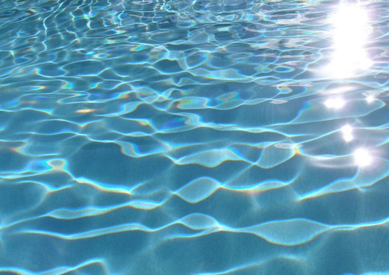 Вода в бассейне