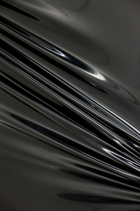 Черная глянцевая поверхность