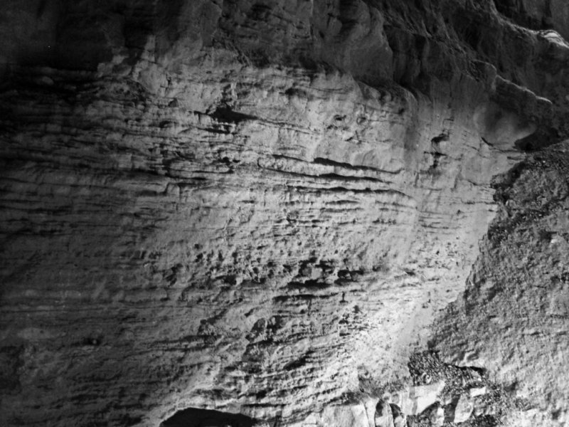 Стена пещеры