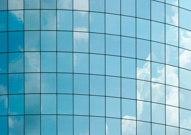 Стеклянный фасад здания