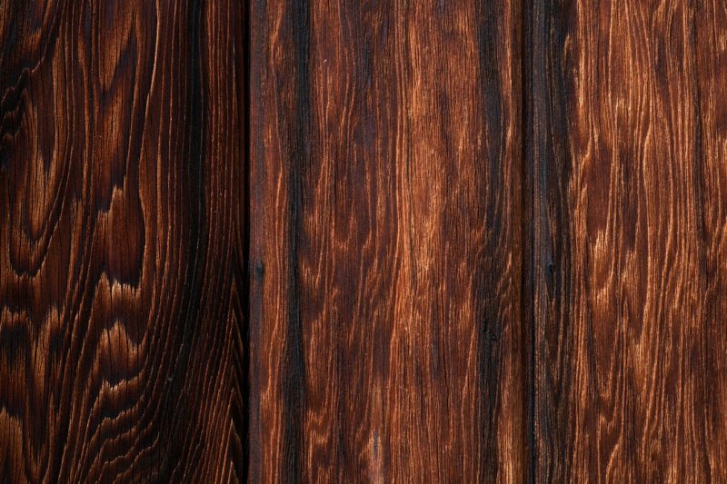 Темное дерево