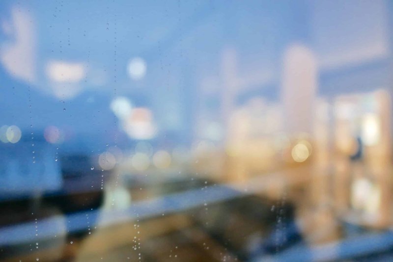 Отражение в стекле