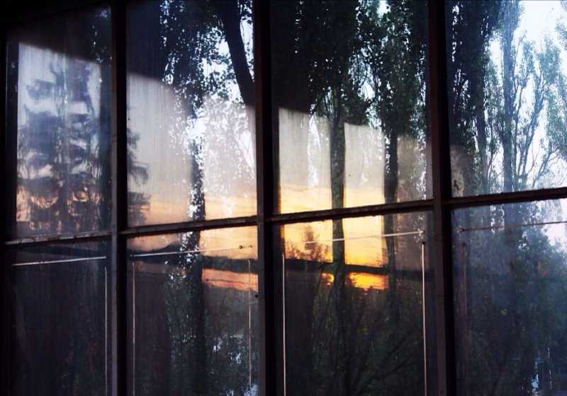 Блики на окне