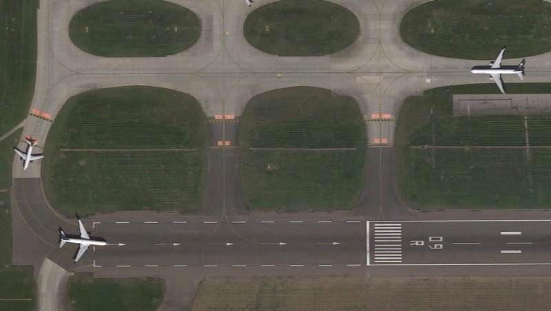 Аэропорт Взлетная полоса вид сбоку