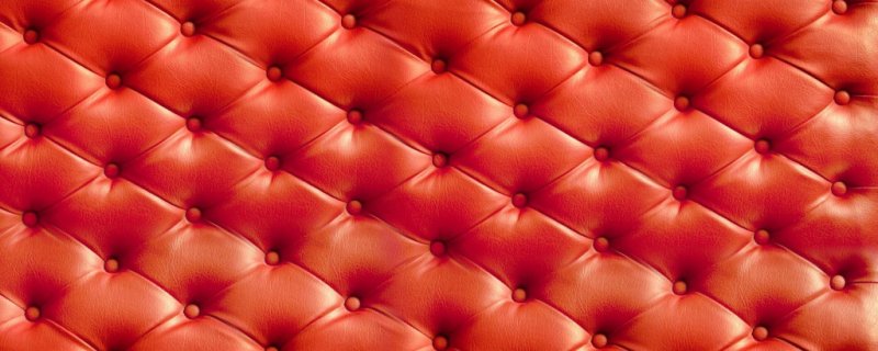 Красный кожаный диван