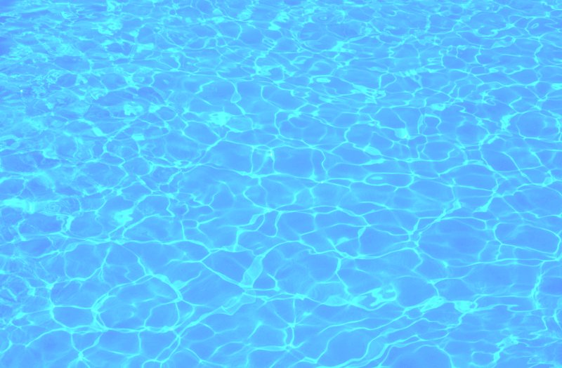 Вода в бассейне