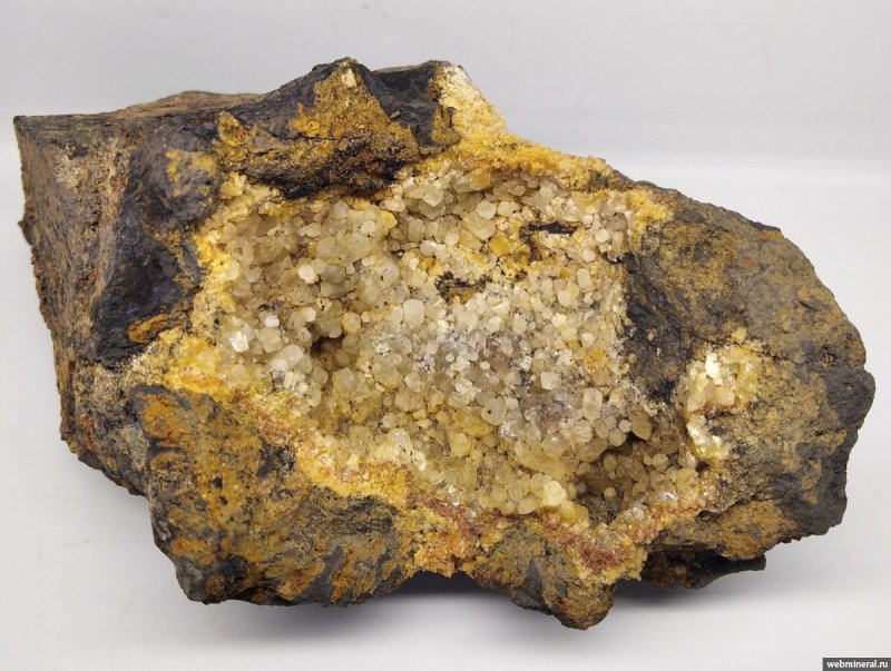 Лимонит минерал