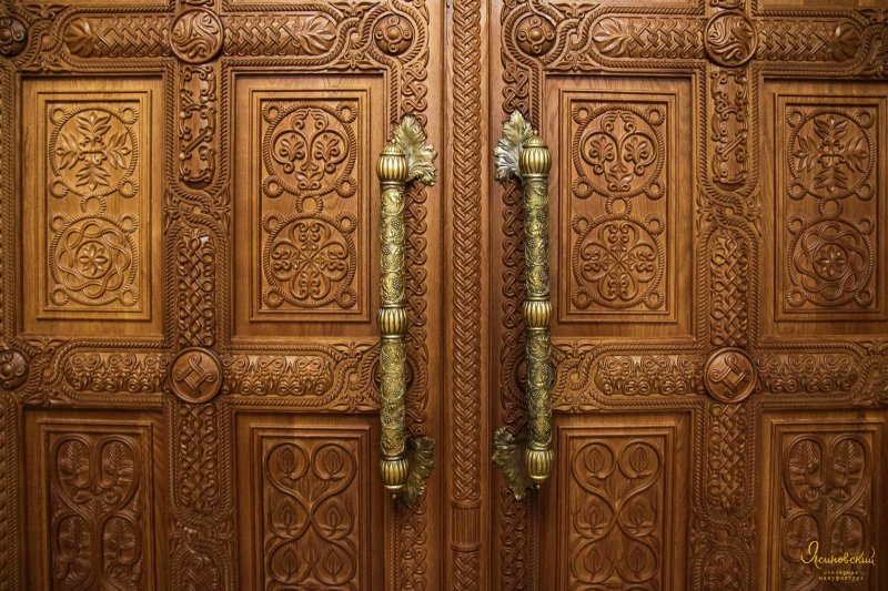 Резные двери 17вв