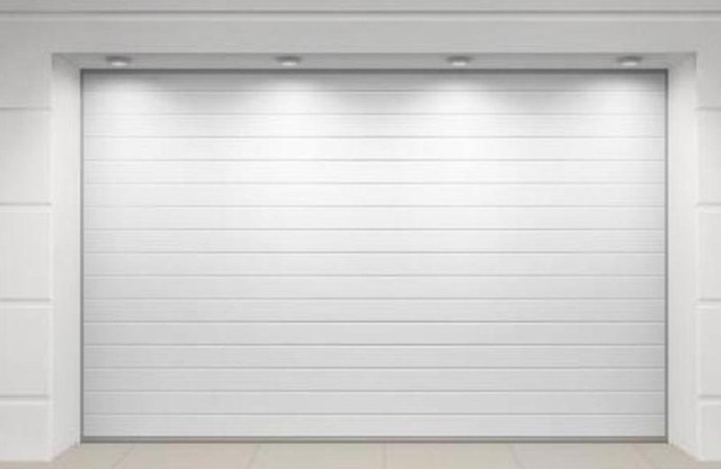 Секционные ворота Алютех белые